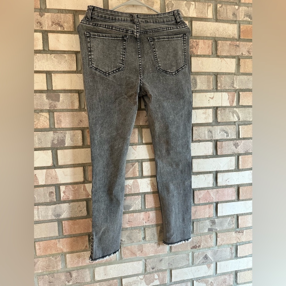 POL | NWT | LARGE Distressed Jeans - Picture 4 of 4